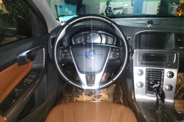 Used Volvo S60 2016 S60L T4 Zhiyuan Edition Steering Wheel