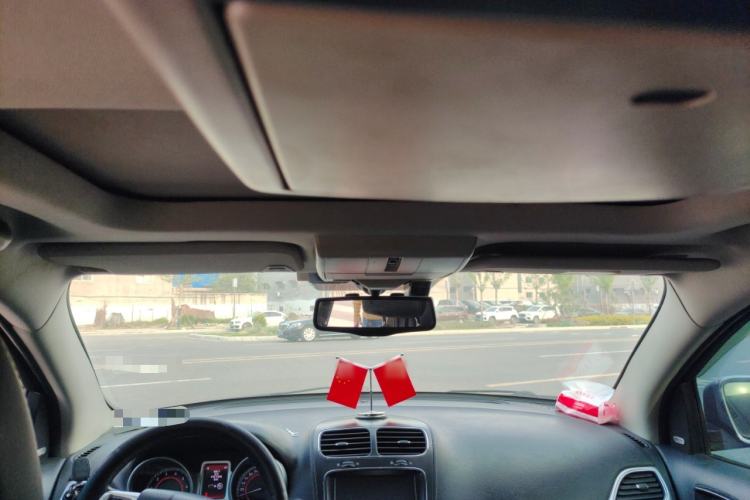 Used Dodge Journey 2013 2.4L Two-Wheel Drive Luxury Version Headliner