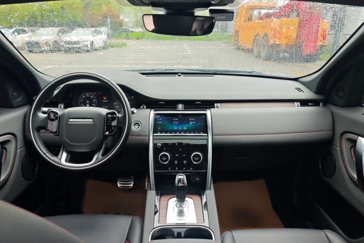 Used Land Rover Discovery Sport 2020 249 PS R-Dynamic Performance Edition Interior 6