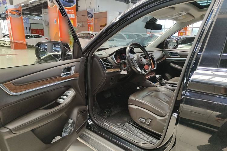 Used Roewe RX8 2019 30T Smart Connectivity Two-Wheel Drive Supreme Flagship Edition
