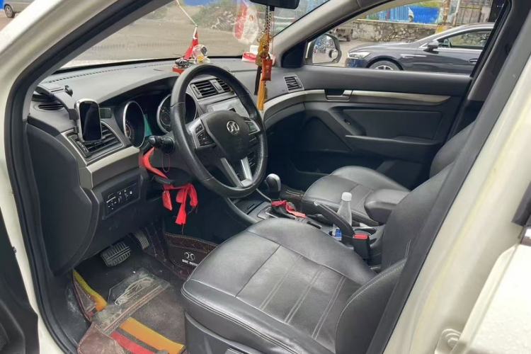 Used BAIC Senova X65 2015 2.0T automatic comfort version
