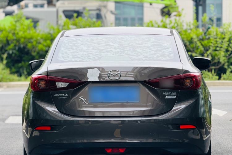 Used Mazda 3 Axela 2014 Sedan 1.5L Manual Comfort Model
