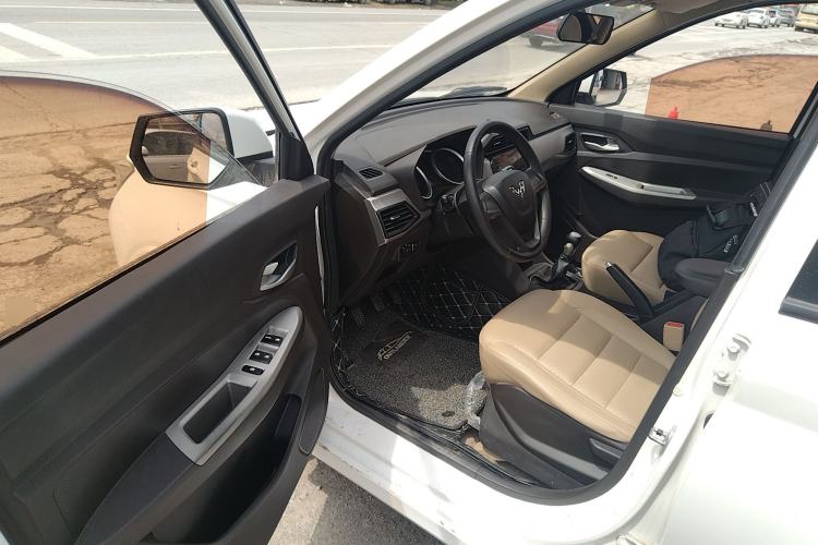 Used Wuling Hongguang 2018 1.5L S Comfort Model L2B
