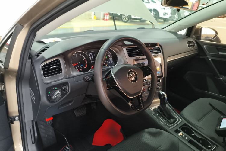 Used Volkswagen Golf 2016 1.6L Automatic Comfort Model
