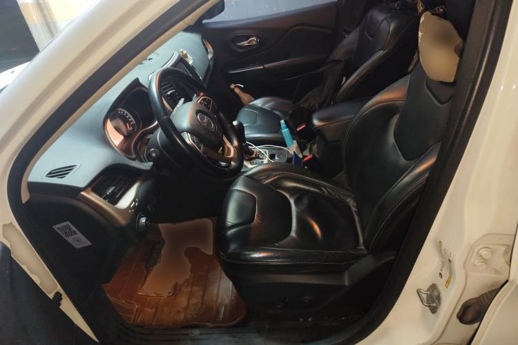 Used Jeep Cherokee 2014 2.4L Luxury Edition
