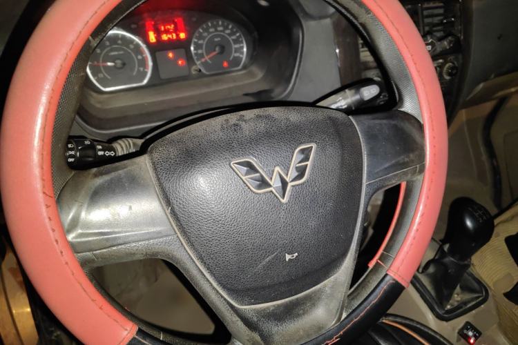 Used Wuling Rongguang 2015 1.2L S Standard CNG Model Steering Wheel