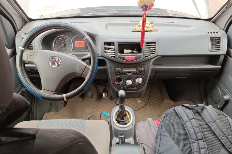 Used BAIC Weiwang 306 2011 1.3L base model 7 seats Center Console