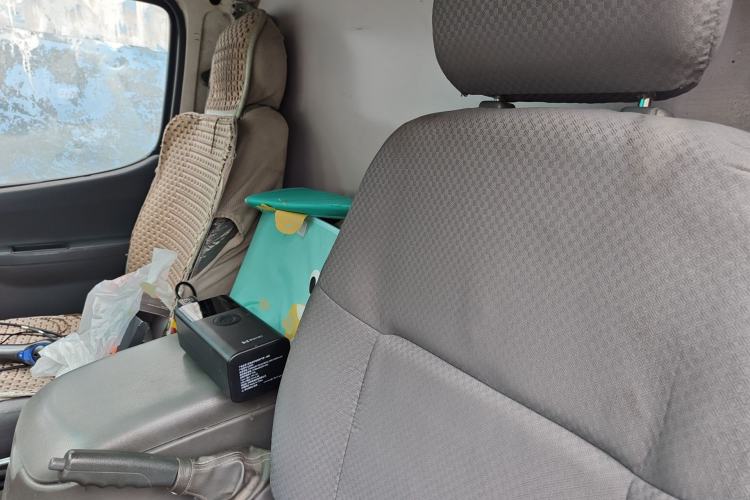 Used Jinbei Hiace 2011 2.0L 5th Generation Kuaiyunwang Standard Version 4G19 Left Rear Seat