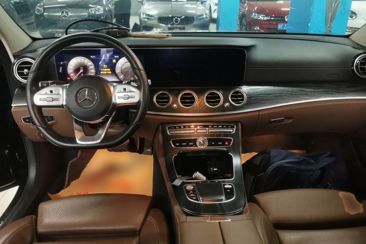 Used Mercedes-Benz E-Class 2019 E 200 L Sport Edition Center Console