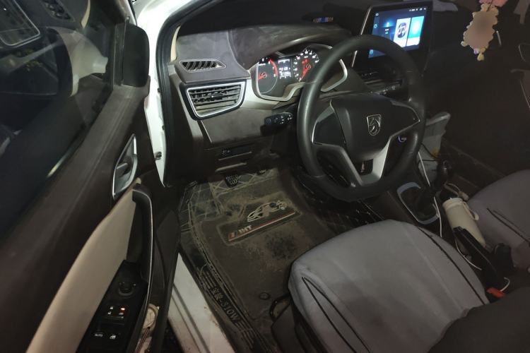 Used Baojun 310W 2017 1.5L Manual Comfort Version China VI Emission Standard Driver Seat