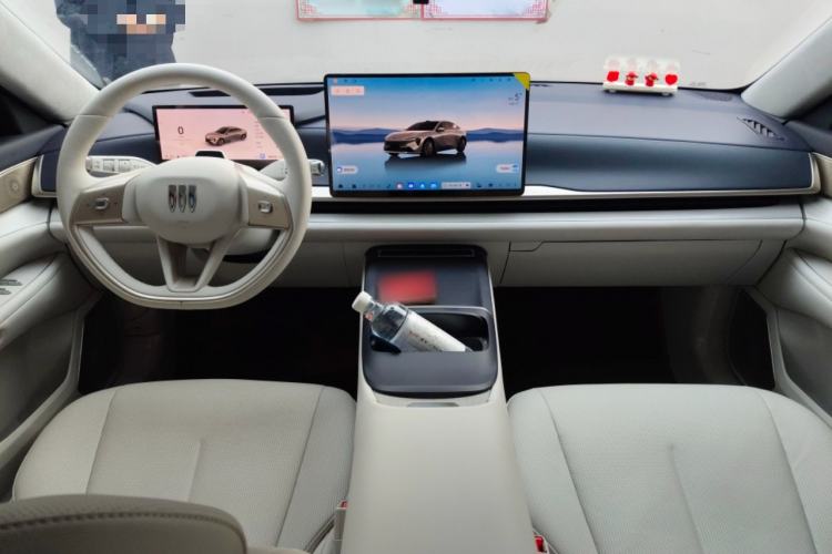 Used Buick L7 2025 Model Aivia