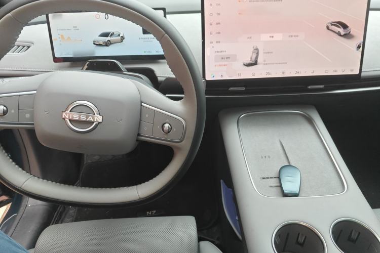 Used Nissan N7 2025 510 Max Center Console