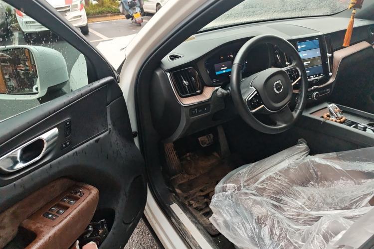 Used Volvo XC60 New Energy 2022 T8 Plug-in Hybrid All-Wheel Drive Zhiyuan Sport Edition