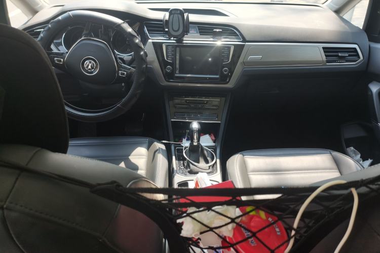 Used Volkswagen Touran 2021 Touran L 280TSI DSG Comfort Edition 7 Seats Center Console