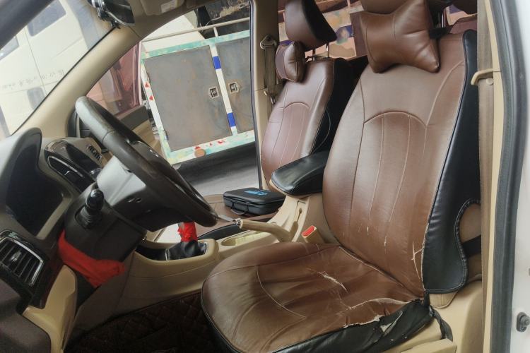 Used Baojun 730 2014 1.5L manual Comfort version 7 seats
