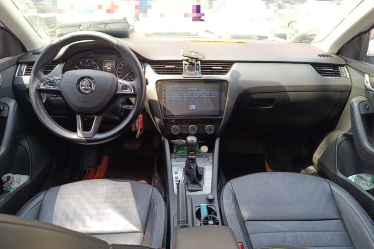 Used Skoda Octavia 2017 1.6L Automatic Smart Drive Edition Center Console