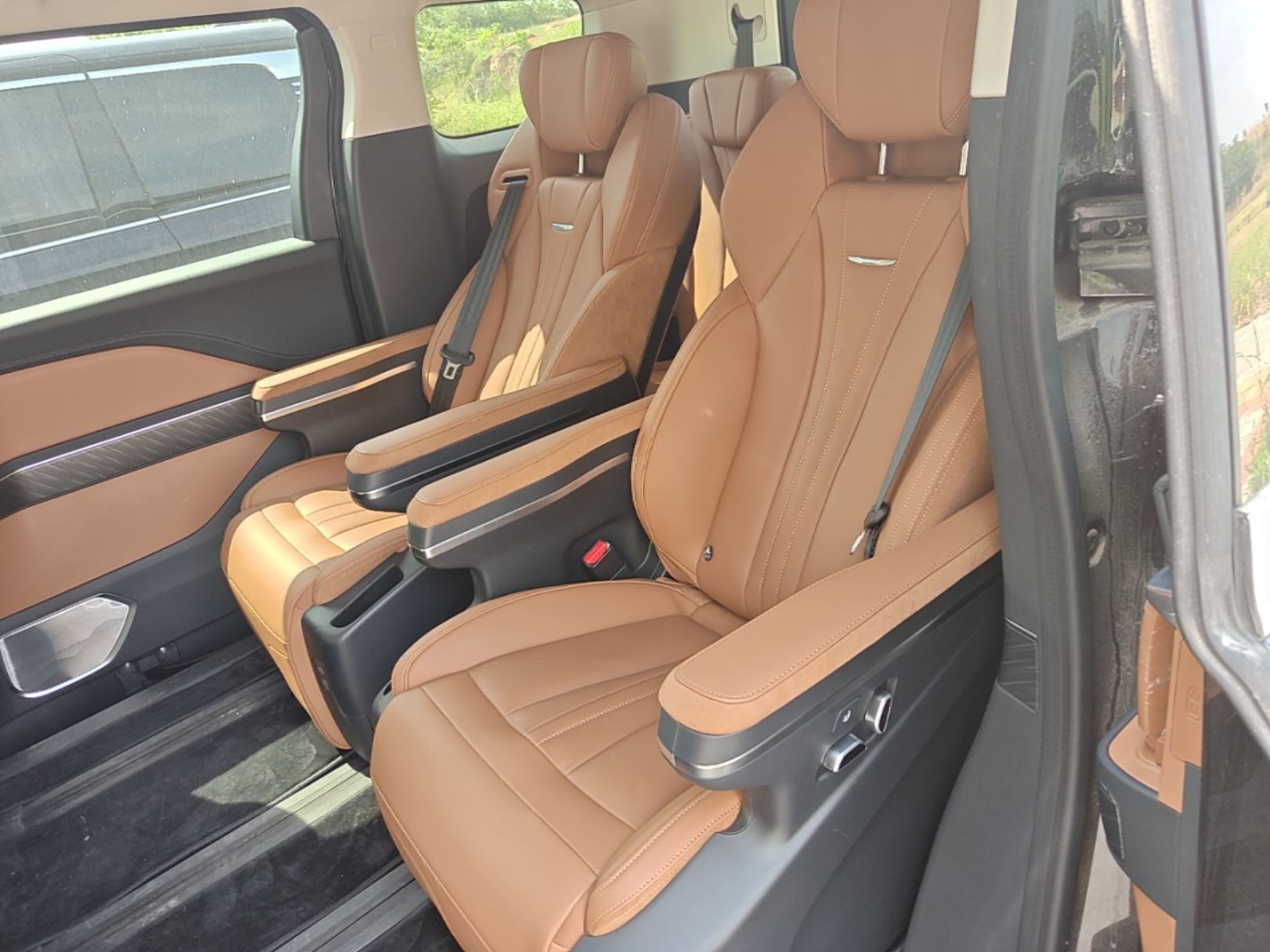 Hongqi HQ9 PHEV 2024 2.0T Four-Wheel Drive Business Edition — снимка 20