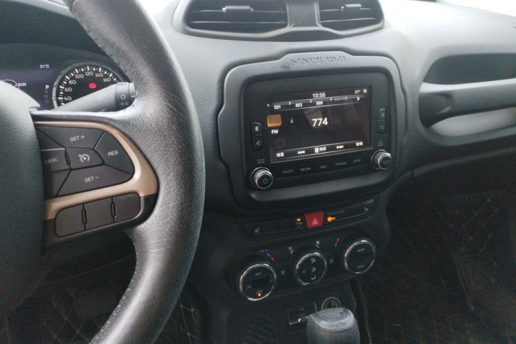 Used Jeep Renegade 2016 1.4T Automatic Smart Edition Audio And AC Panel