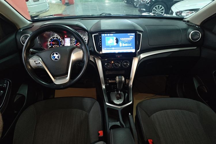 Used Venucia T70 2016 2.0L CVT Smart Choice Edition