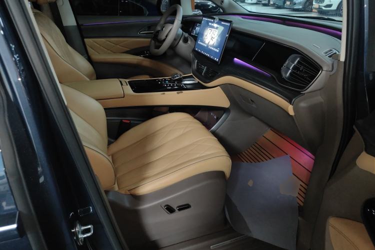 Used Denza D9 2024 DM-i 980 Four-Wheel Drive Flagship Model
