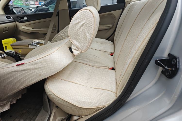 Used Ford Focus 2013 Sedan Classic 1.8L Manual Base Model