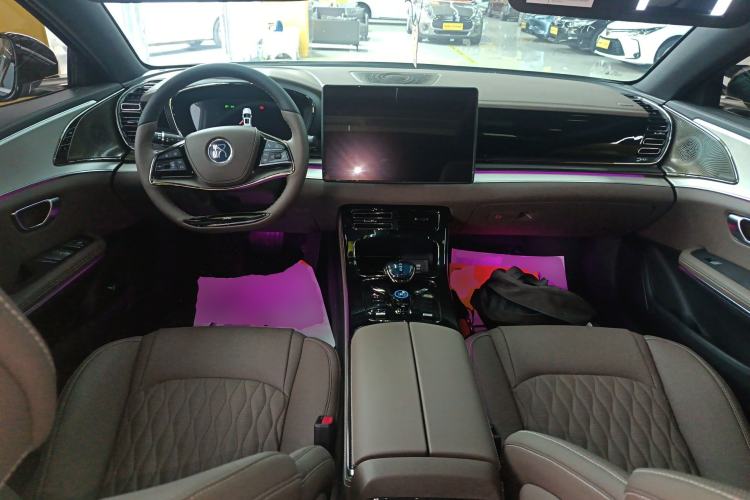 Used BYD Han 2025 DM-i 125KM Prestige Model
