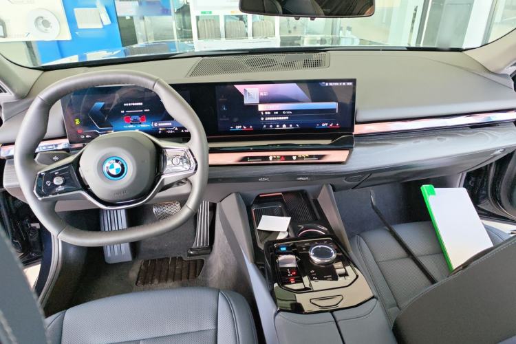 Used BMW i5 2024 eDrive 35L Prestige Luxury Package Center Console