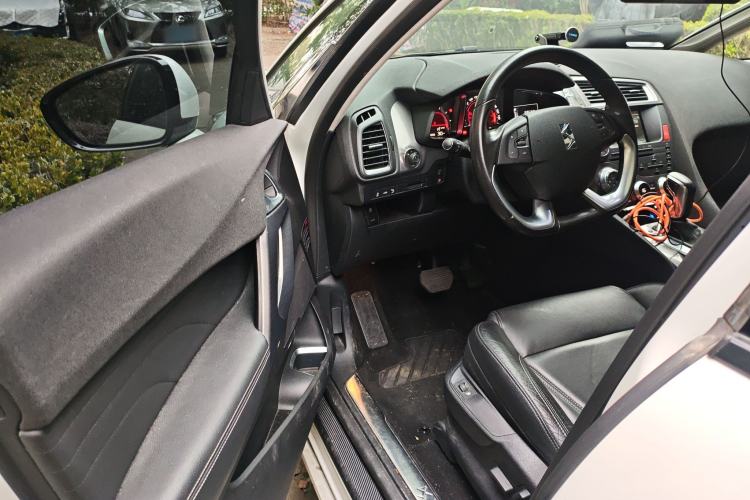 Used DS 5 2014 1.6T Luxury Edition THP160
