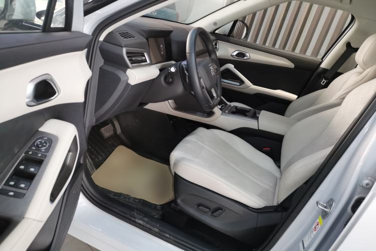 Used BYD Yuan UP 2025 Intelligent Driving Version 401 km Leading Edition Driver Seat