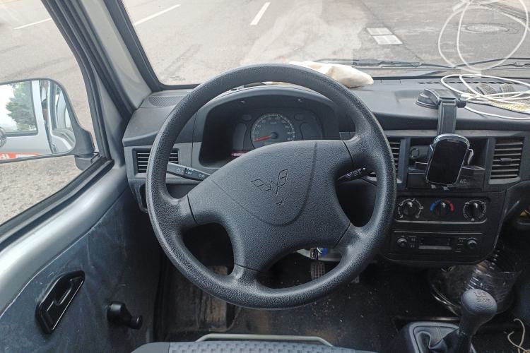 Used Wuling Zhiguang Small Truck 2023 1.5L Double-Cab LAR Steering Wheel