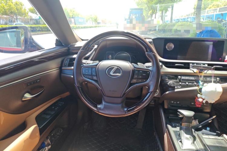 Used Lexus ES 2018 200 Luxury Edition China V Standard Steering Wheel