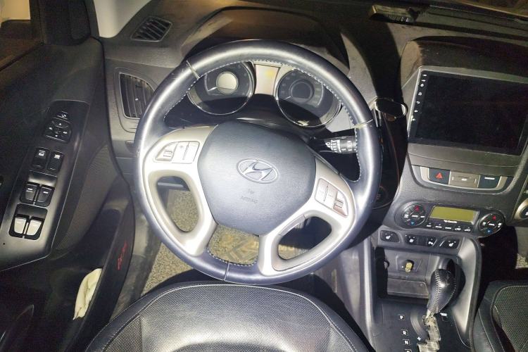 Used Hyundai ix35 2015 2.0L Automatic Two-Wheel Drive Leading Trim China V Standard
