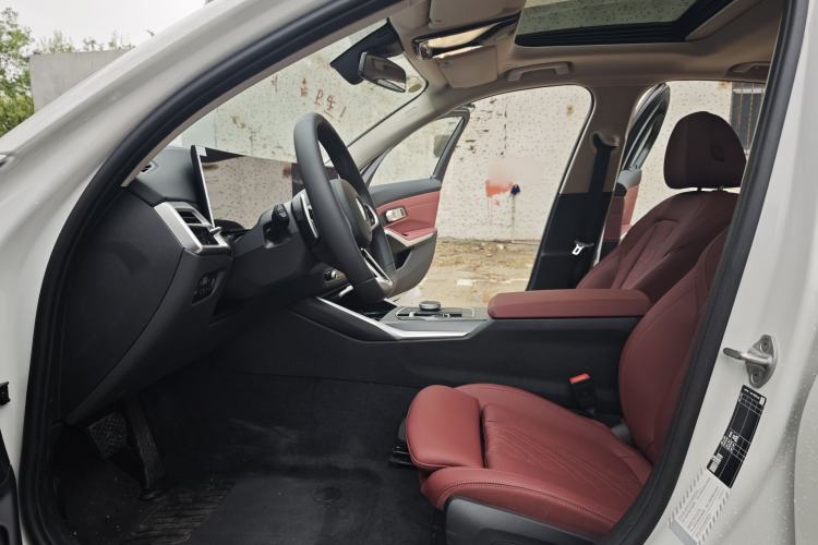 Used BMW 3 Series 2025 325i M Sport Package Left Front Seat