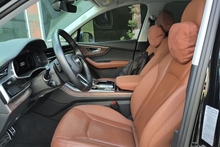 Used Audi Q7 2022 55 TFSI quattro S line Sport model
