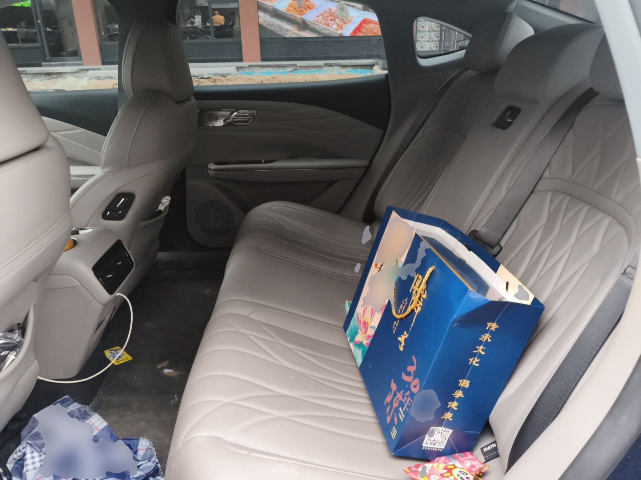 Geely Galaxy 8 2025 130km EM-i Deluxe Edition — снимка 17