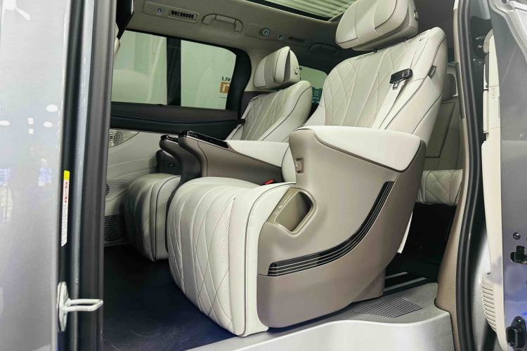 Used Denza D9 2022 DM-i 970 Four-Wheel Drive Flagship Model
