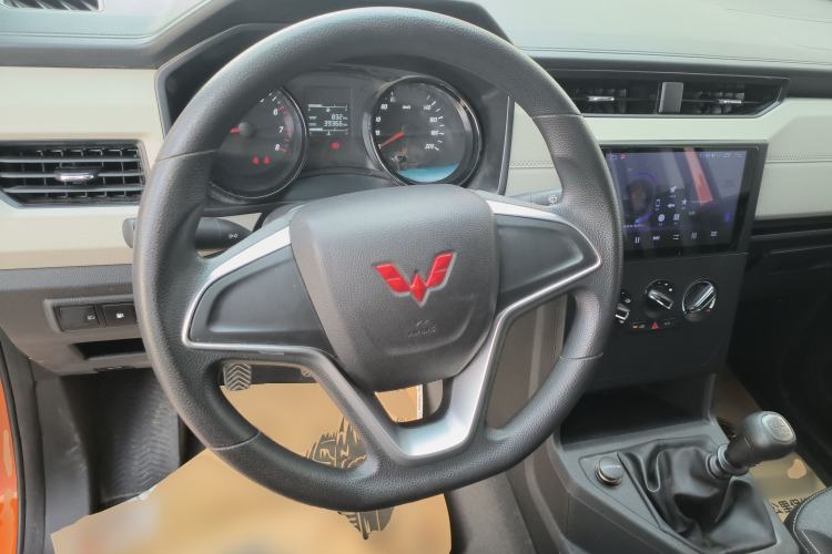 Used Wuling Zhengcheng 2021 1.5T Manual Comfort Version with Enclosed Windows