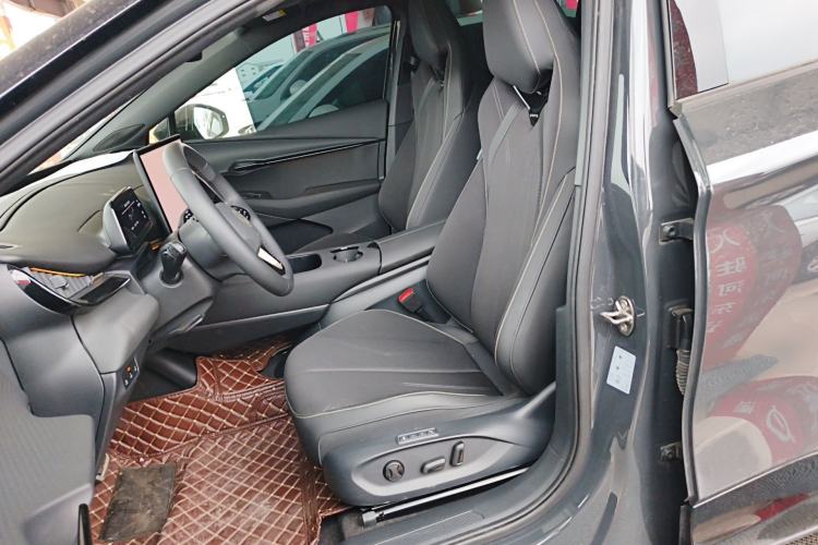 Used Volkswagen ID.UNYX 2024 Revised Pro Long-Range Version Left Front Seat