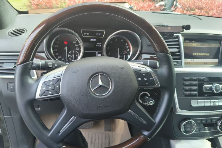 Used Mercedes-Benz M-Class 2012 ML 350 Luxury Edition Steering Wheel