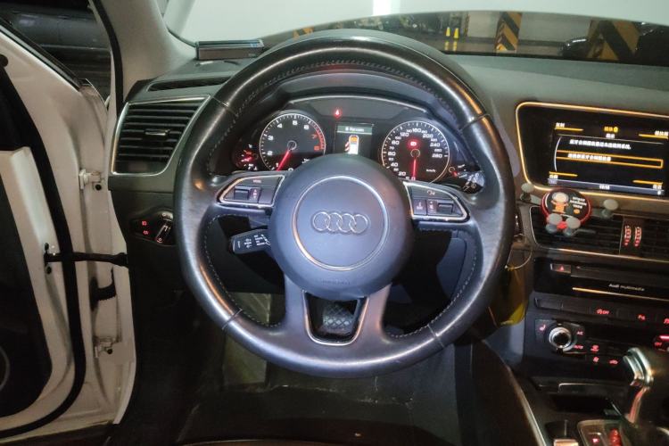 Used Audi Q5 2016 40 TFSI Comfort Model Steering Wheel