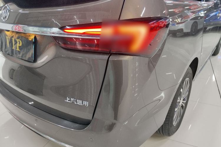 Used Buick GL8 2023 Facelifted Land Cruiser Executive Luxury Version
