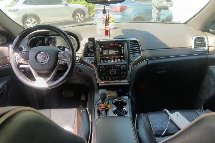 Used Jeep Grand Cherokee 2016 3.6L Luxury Navigation Edition Center Console