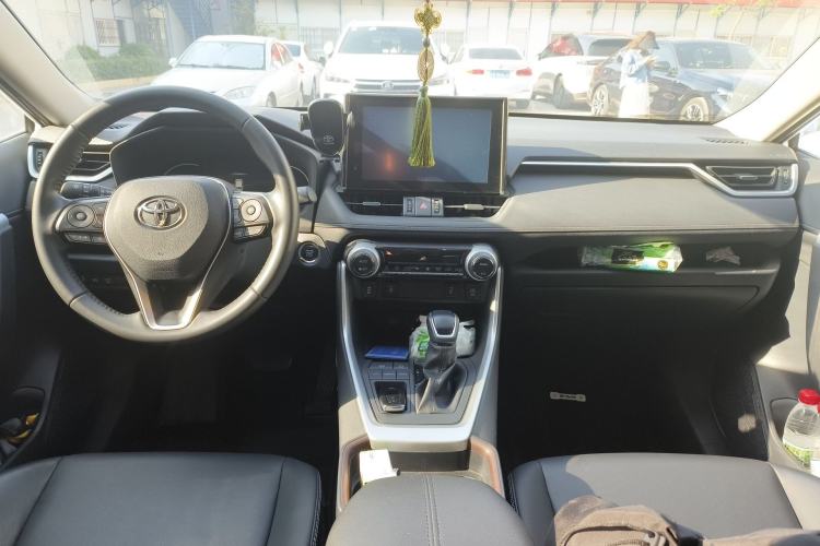 Used Toyota RAV4 2021 2.0L CVT Two-Wheel Drive Fashion PLUS Edition Center Console