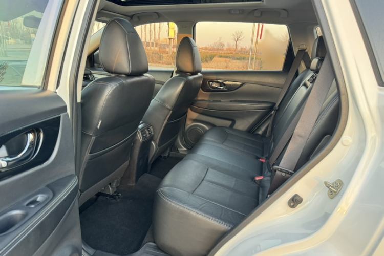 Used Nissan X-Trail 2017 2.5L CVT Leading Edition 4WD