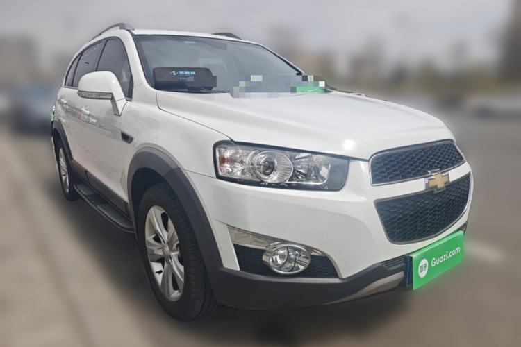 Used Chevrolet Captiva 2012 2.4L 4x4 Flagship Edition 7 Seats Front Right 45 Deg