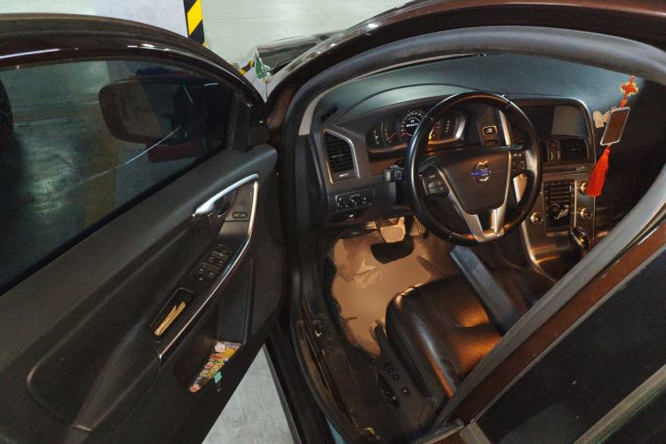 Used Volvo XC60 2014 T5 Zhiyi Edition
