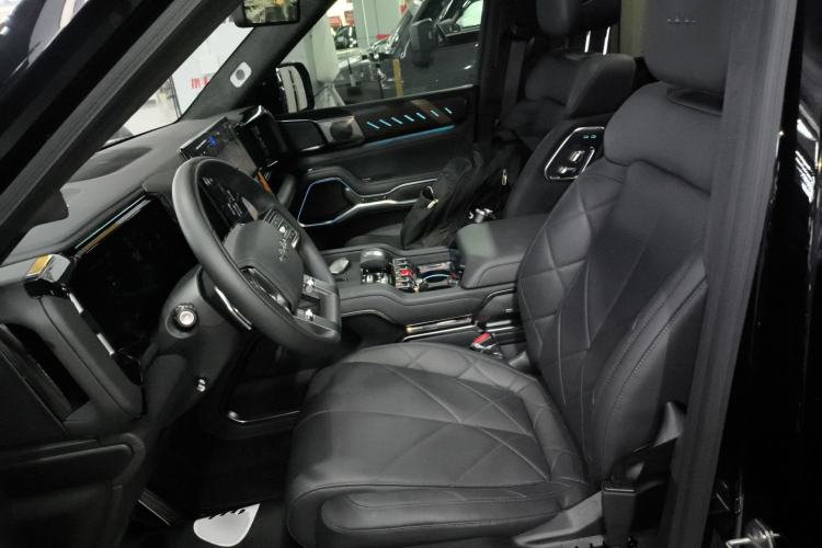 Used Formula Leopard 8 2025 Smart & Brave Flagship Edition 7 Seats