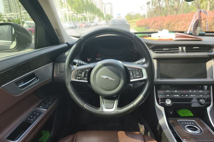 Used Jaguar XFL 2018 XFL 2.0T 250 PS Luxury Edition Steering Wheel