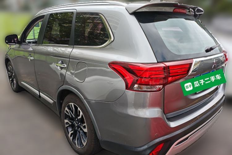 Used Mitsubishi Outlander 2019 2.4L 4x4 Zhi Xiang Edition 7 Seats China VI Standard