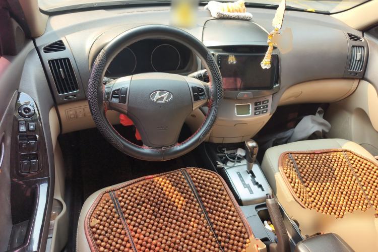 Used Hyundai Celesta 2011 1.6L Automatic Luxury Version Center Console